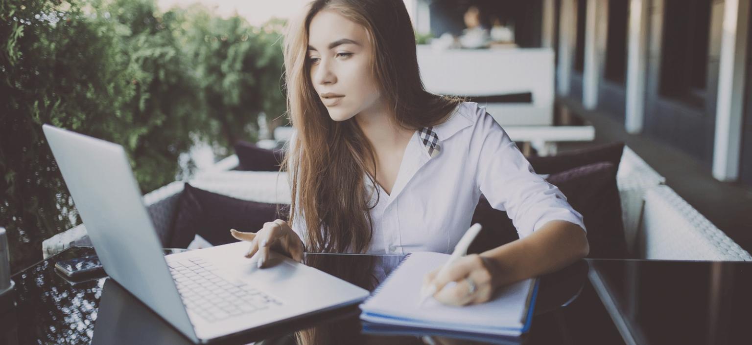 Wissenschaftliche Methode visuell dargestellt mit strukturierten Schritten